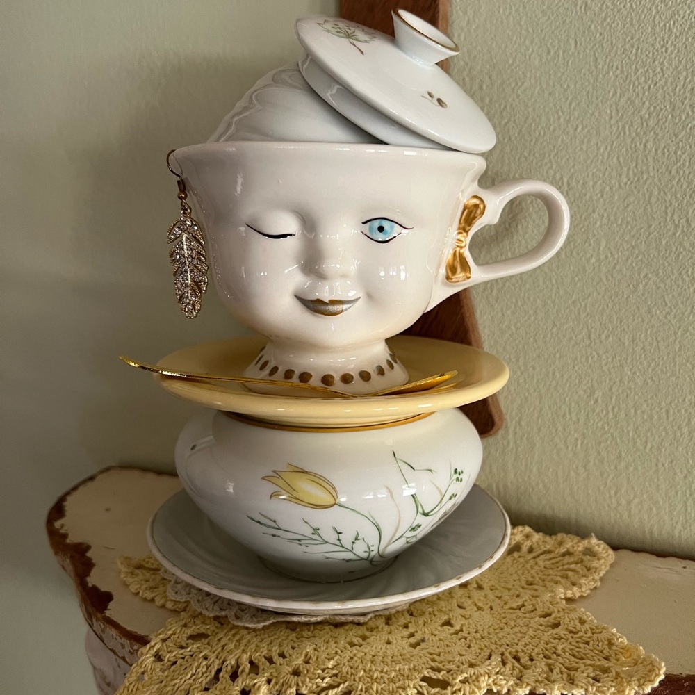 Charming Winking Face Teacup Set